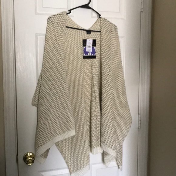 Ruana Wrap (Ivory/Gold) - Picture 2 of 2